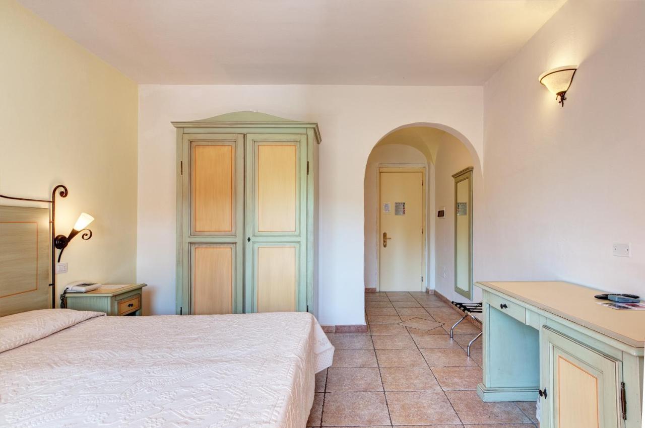 באיה סרדיניה Hotel Li Graniti מראה חיצוני תמונה