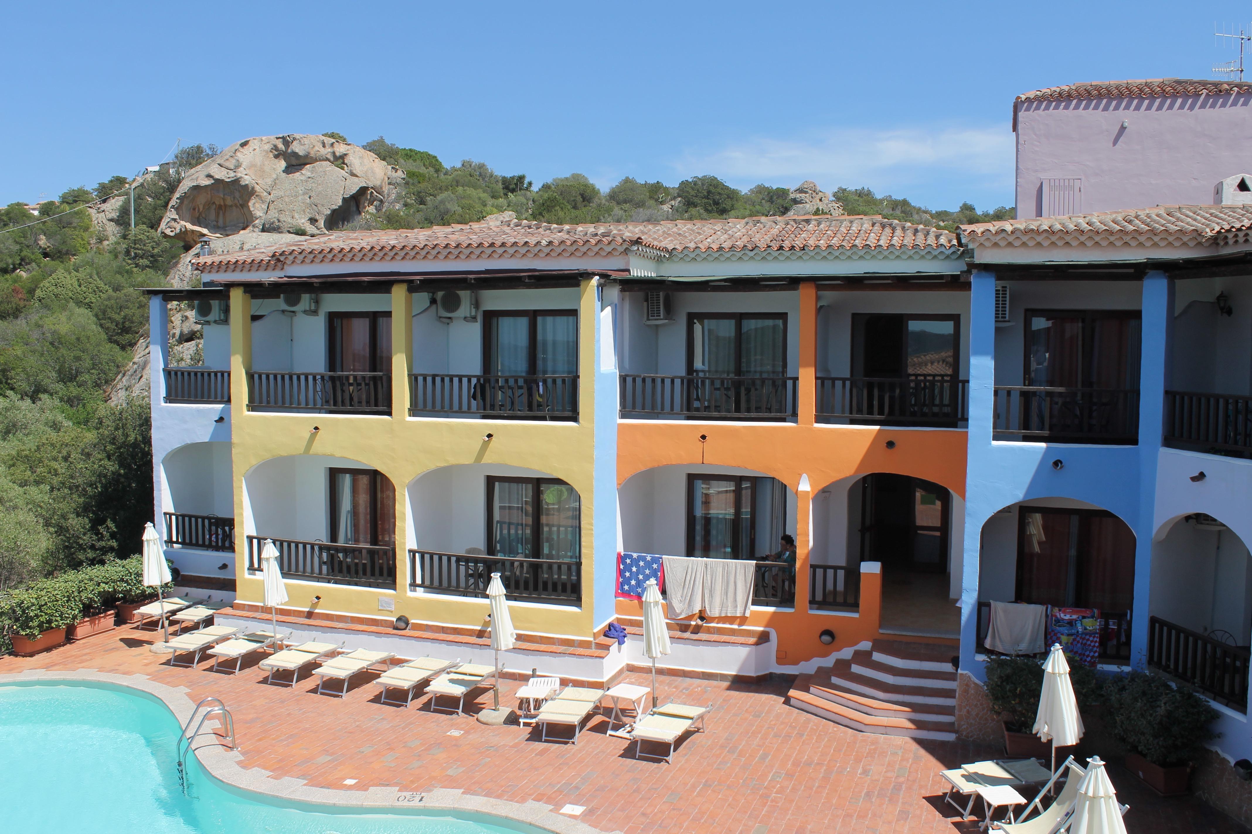 באיה סרדיניה Hotel Li Graniti מראה חיצוני תמונה