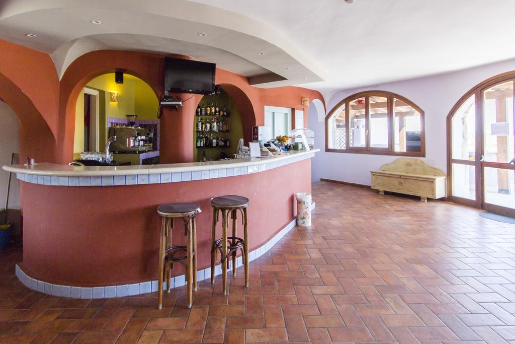 באיה סרדיניה Hotel Li Graniti מראה חיצוני תמונה