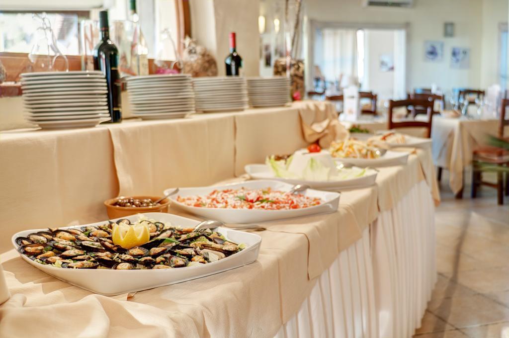 באיה סרדיניה Hotel Li Graniti מראה חיצוני תמונה