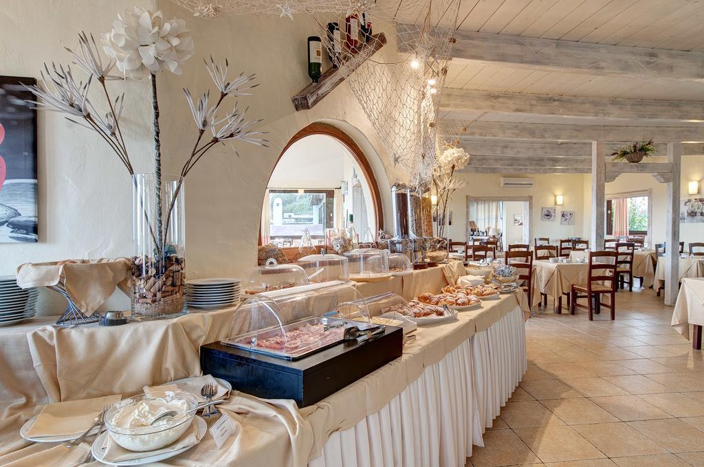 באיה סרדיניה Hotel Li Graniti מראה חיצוני תמונה