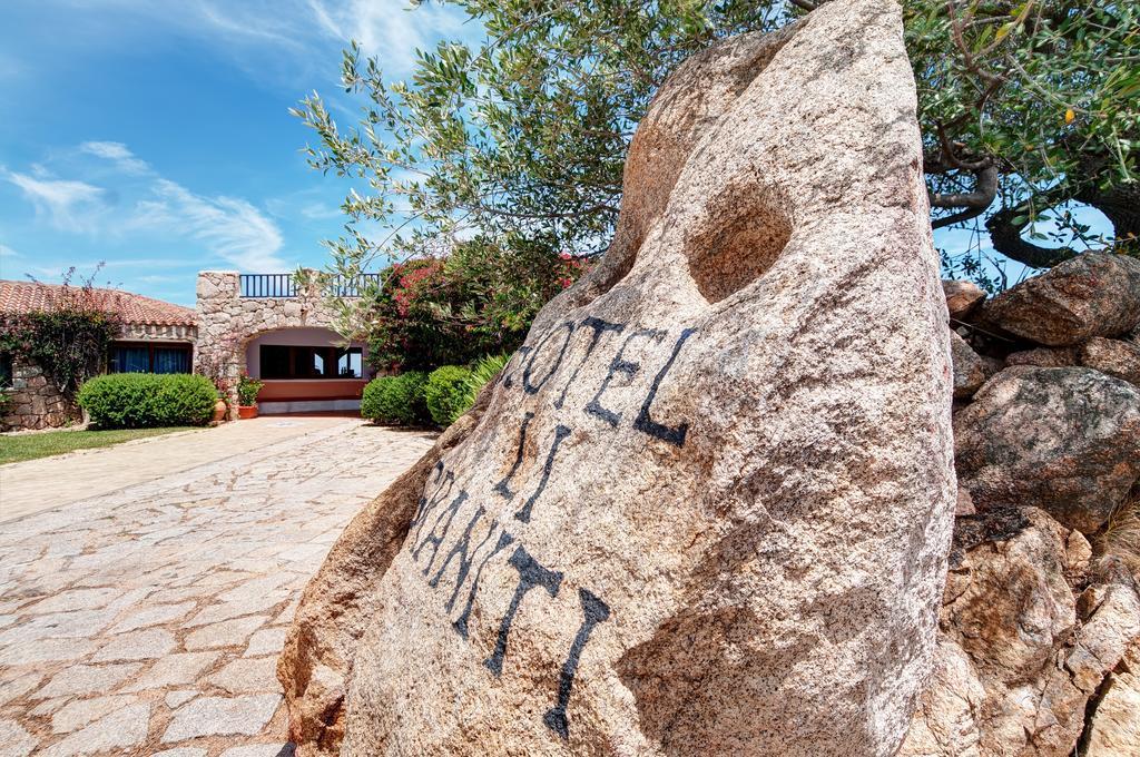 באיה סרדיניה Hotel Li Graniti מראה חיצוני תמונה