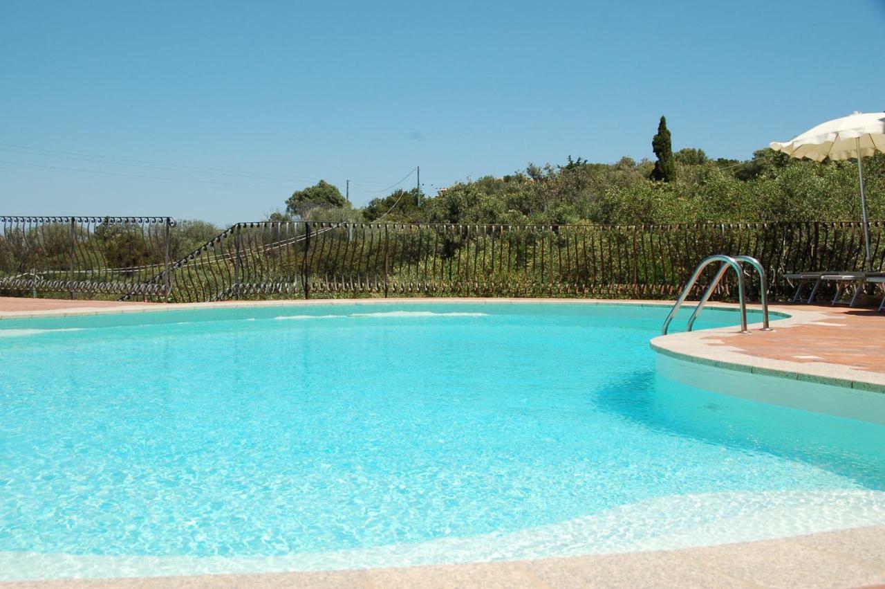 באיה סרדיניה Hotel Li Graniti מראה חיצוני תמונה